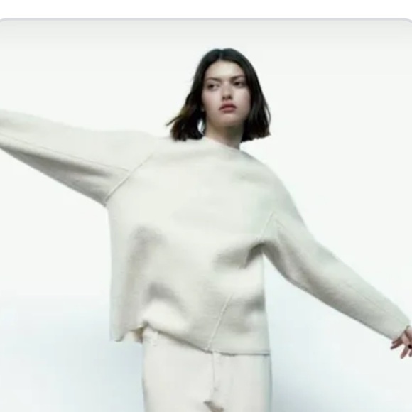 Zara Sweaters - ZARA Oversized Cream Boucle Sweater Size Small